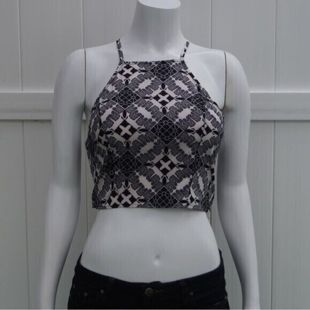 Black and white cropped top with smocked back Size XS - Picture 9 of 9